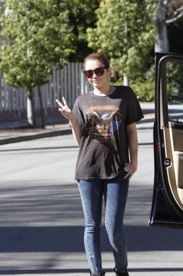  - x Out and About in Beverly Hills - 3rd February 2011