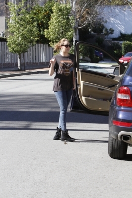 - x Out and About in Beverly Hills - 3rd February 2011
