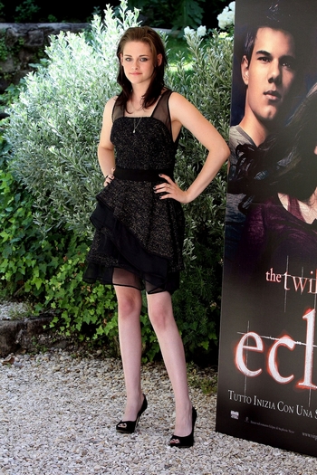 kristen-stewart-promoveaza-eclipse-la-roma