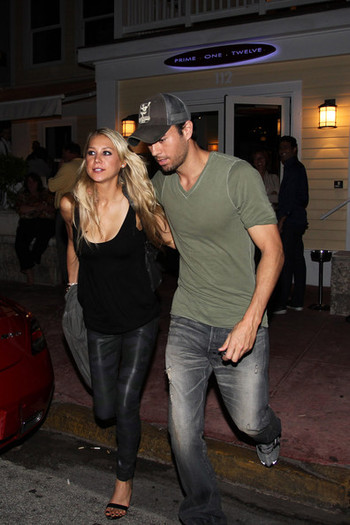 Enrique+Iglesias+Anna+Kournikova+Enrique+Iglesias+2_vemZx_ELhl