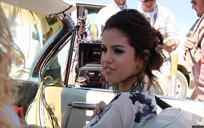 Selena (32) - Behind the scene