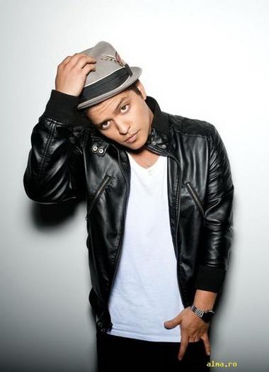 20101009155614471 - CATEVA POZE BRUNO MARS