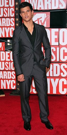 taylor-lautner-premiile-mtv