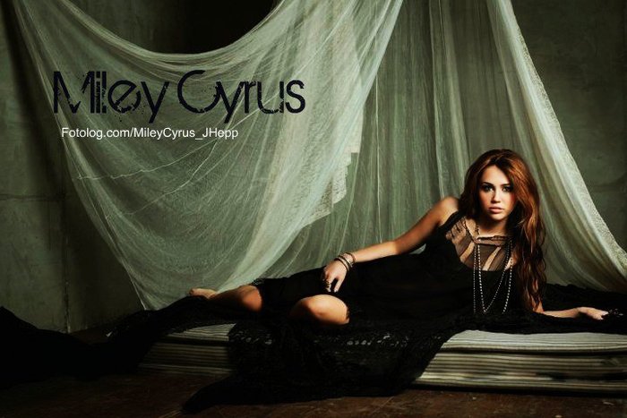 155250_176746465686494_100000534254198_506058_4557498_n - miley facebook