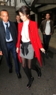 normal_006 - September 27th - Leaving Her Hotel_in London