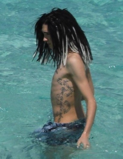 bill-kaulitz-shirtless - Bill si Tom in vacanta 2010