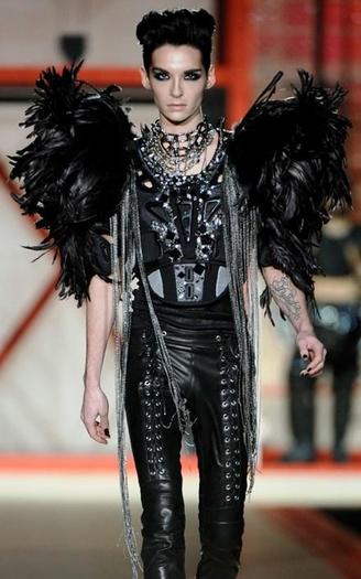 bill-kaulitz-black-angel%20(13) - Bill Kaulitz pe podium