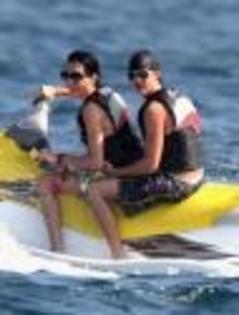 tom-bill-kaulitz-shirtless%20(8) - Bill si Tom in vacanta 2010