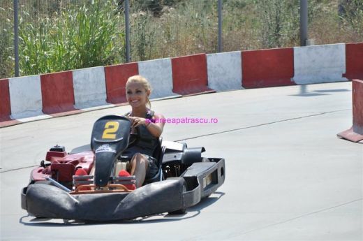 andreea-patrascu-este-pasionata-de-karting-galerie-foto_3[1] - andreea patrascu