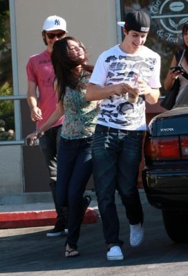 normal_10 - August 16th-Shopping and Getting a Coffe with David Henrie