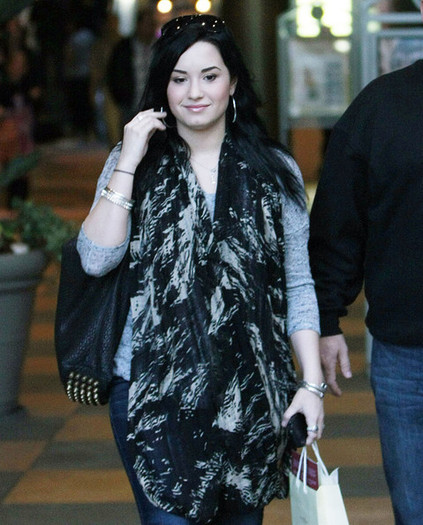 DemiLovatoDemiLovatoShoppingEatingMalloDKtbCGKHdvl - demi lovato pt bianca