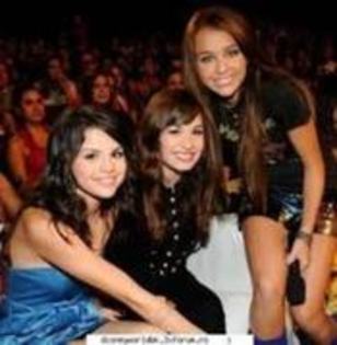 30469536_QQKDGRXFB - x-miley semii si selena-x