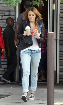  - x At Coffee Bean in Toluca Lake - 5th February 2011