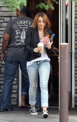  - x At Coffee Bean in Toluca Lake - 5th February 2011