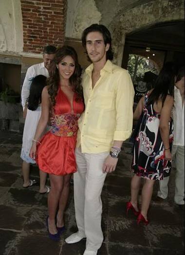 30418751_HKNSGMTRF - 00 Anahi 001