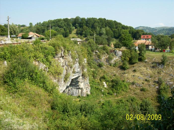 LA PONOARELE LA PODUL NATURAL -AL LUI D U M N E Z E U .. - PESTERA PODULUI DE LA PONOARELE