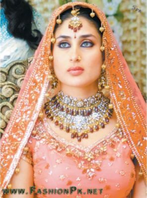 normal_Fpk_bollywoodbridesKRKchupchupkbridallehenga01 - Podoabe indiene2