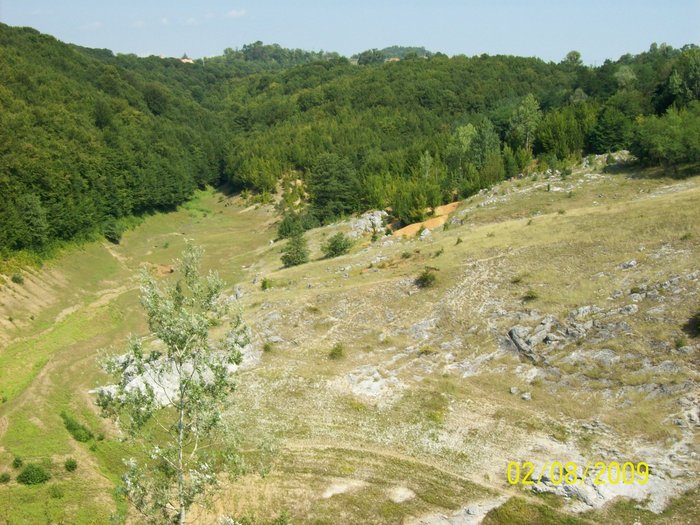 100_8889  LACUL SECAT . - PESTERA PODULUI DE LA PONOARELE