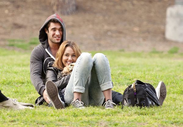  - x At Griffith Park in Los Angeles with Josh Bowman - 05 February 2011