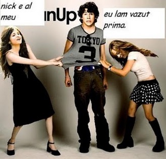 miley-selena-fight-over-nick-oceanup - poze haiose cu vedete