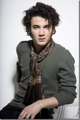 kevin-jonas-994855l-poza