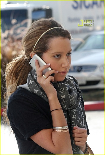 ashley-tisdale-nails-01