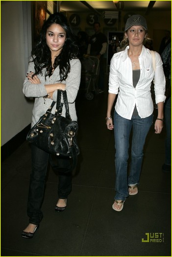 hudgens-tisdale-shopping-spree-02