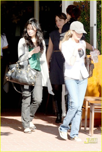 hudgens-tisdale-shopping-spree-04 - ASHLEY TISDALE