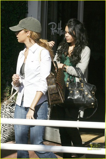 hudgens-tisdale-shopping-spree-08 - ASHLEY TISDALE