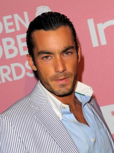 Aar_n_D_az_1291224485_1 - 0X  Actorul Aaron Diaz 0X