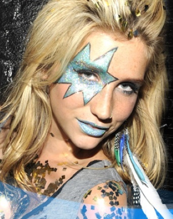 Kesha-Blue-makeup - KESHA