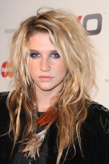 o-l- - KESHA