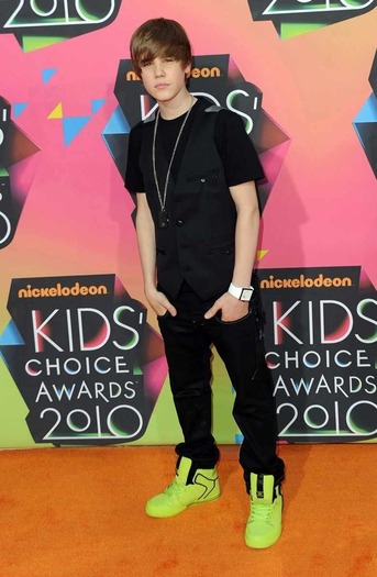 1-justin-bieber-2010-kids-choice-g-star-jeans