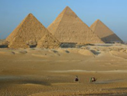 Marea piramida de la Gizeh; este singura dintre minunile lumii care a mai ramas pana in zilele noastre
