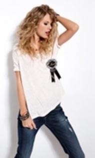 29488061_VFSNRYSMW - Cateva PoZe Cu TaYlOr SwIfT