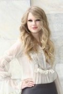 29746216_HDHNJXJRY - Cateva PoZe Cu TaYlOr SwIfT