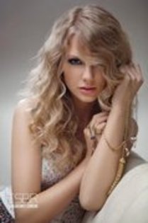 29746225_HYBKWFOLE - Cateva PoZe Cu TaYlOr SwIfT