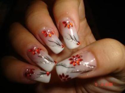 67788Portal-Royalty-anunturi-gratuite-cosmetica - Unghii pictate-false si adevarate