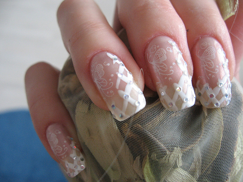 white-nail-art