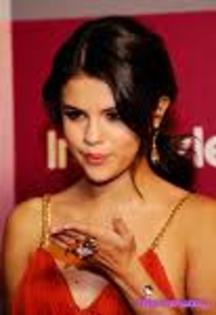 hzjzui - tari        poze selena gomez  2011 intrati aici este super tare xxx1