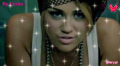 29007227_FBYEZMHOM - miley cyrus