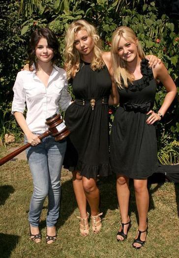 Selena-Gomez-308069,276982,big