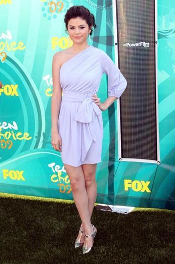 Selena-Gomez-308069,400621,big