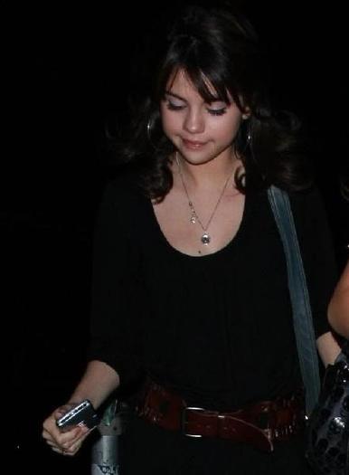 Selena-Gomez-308069,400661,big - poze Selena Gomez