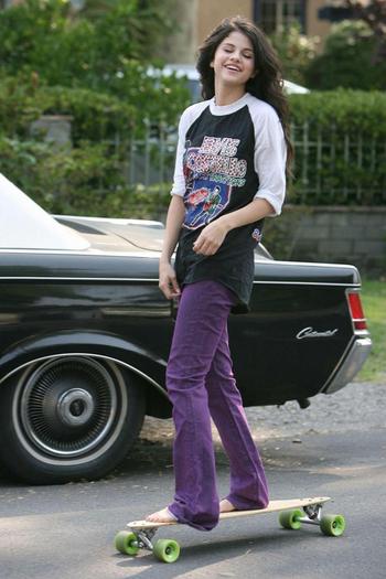 Selena-Gomez-308069,270686,big