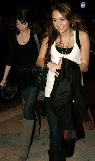Selena-Gomez-308069,400550,big - 000 poze super cool cu selena 000