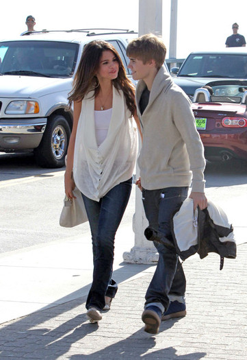 Justin+Bieber+Justin+Bieber+Selena+Gomez+Santa+xeBj3WiCQ_hl