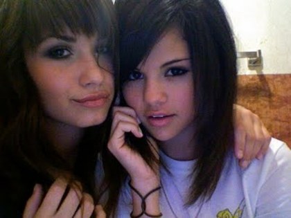 Demi and Selena - Pentru x4youx