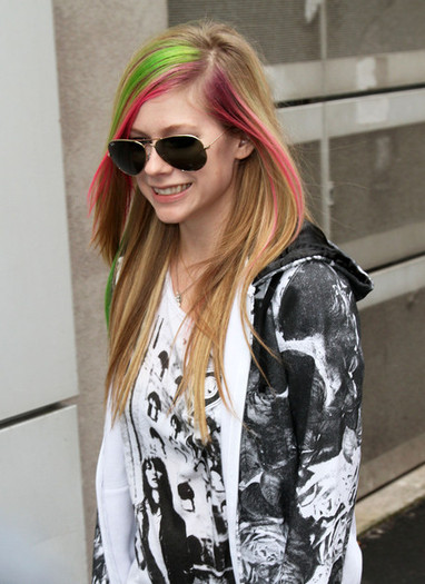 Avril+Lavigne+Avril+Lavigne+Arriving+NRJ+Radio+Jk8mbwX8G9Al - Avril Lavigne Arriving At NRJ Radio In Paris