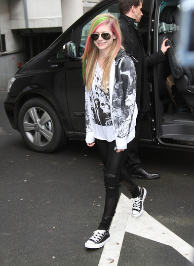 Avril+Lavigne+Avril+Lavigne+Arriving+NRJ+Radio+k8IYSVUAoYvl - Avril Lavigne Arriving At NRJ Radio In Paris